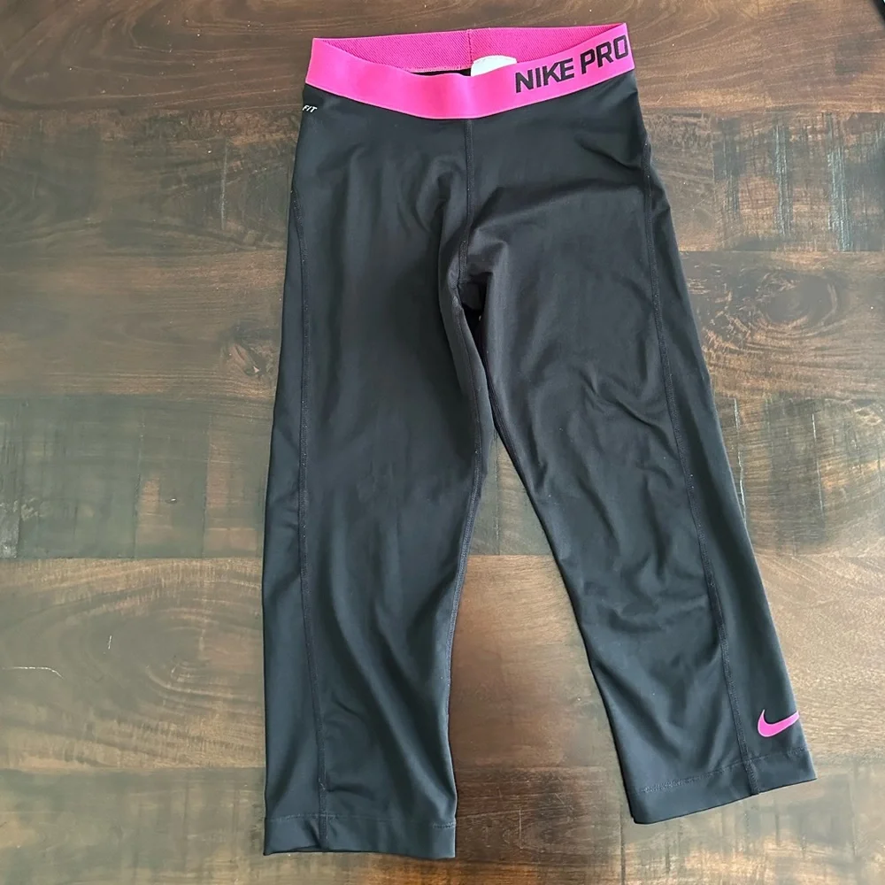 Nike Pro Capris - Picture 2 of 3
